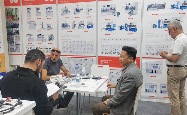 Professionals discussing plug crimping machines 4